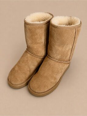 UGG Classic Short II Chestnut Suede Sheepskin Boots Women’s Size 8